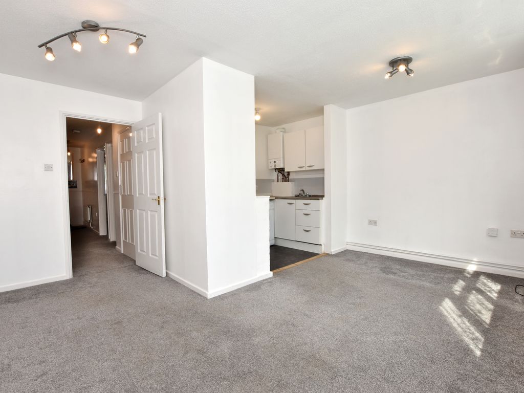 1 bed flat for sale in Coates Dell, Watford WD25, £195,000