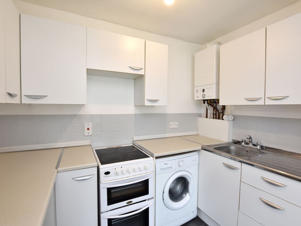 1 bed flat for sale in Coates Dell, Watford WD25, £195,000