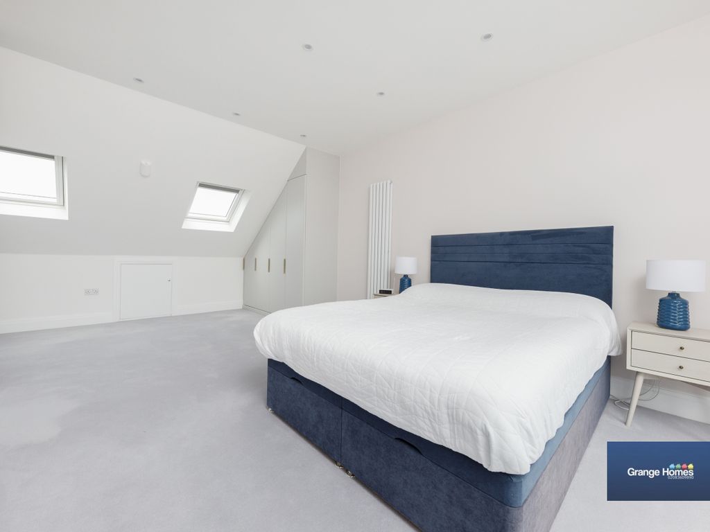 4 bed semi-detached house for sale in Amberley Gardens, Enfield EN1, £799,000