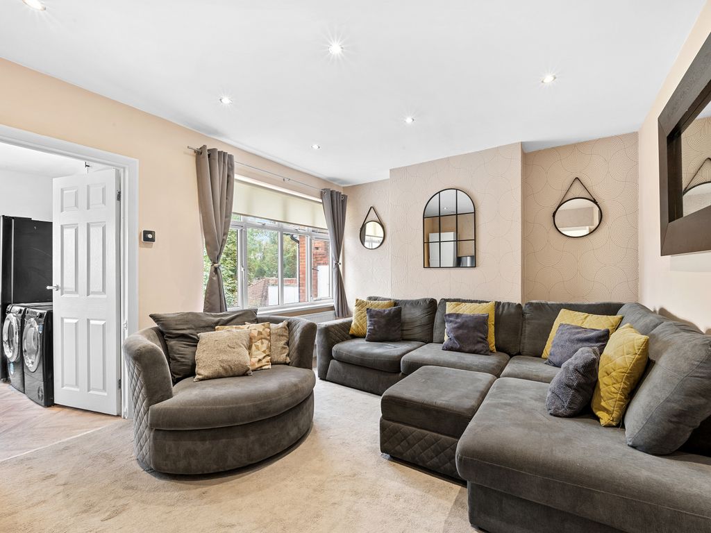 2 bed maisonette for sale in Aboyne Drive, Raynes Park SW20, £400,000