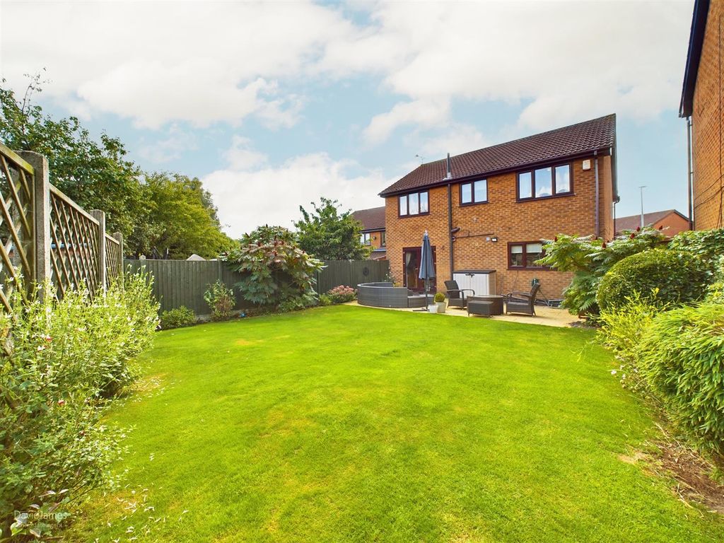 4 bed detached house for sale in Ashington Drive, Arnold, Nottingham NG5, £345,000