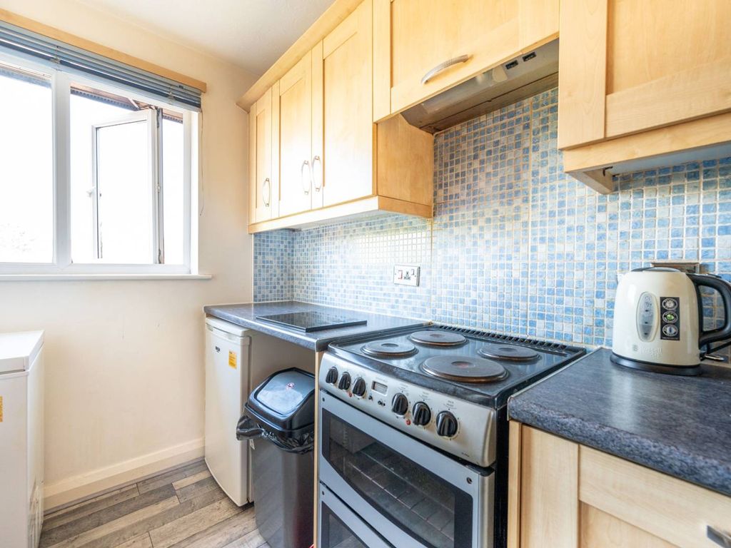 2 bed terraced house for sale in Turnstone Close, Plaistow, London E13, £335,000
