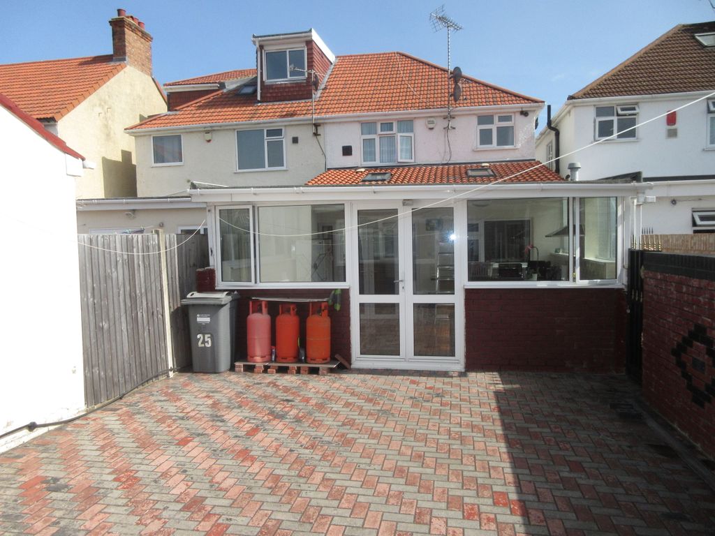 3 bed semi-detached house for sale in Hinton Avenue, Hounslow TW4, £699,950