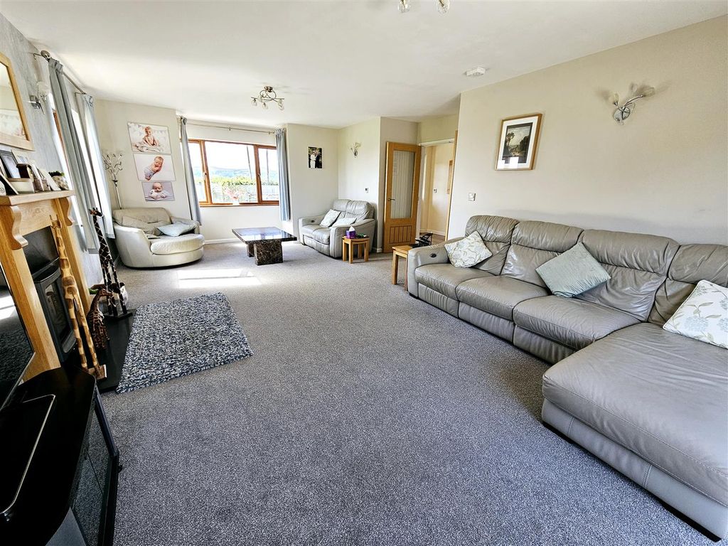 4 bed detached house for sale in Coads Green, Launceston PL15, £735,000