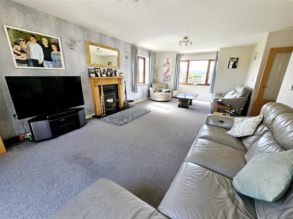 4 bed detached house for sale in Coads Green, Launceston PL15, £735,000