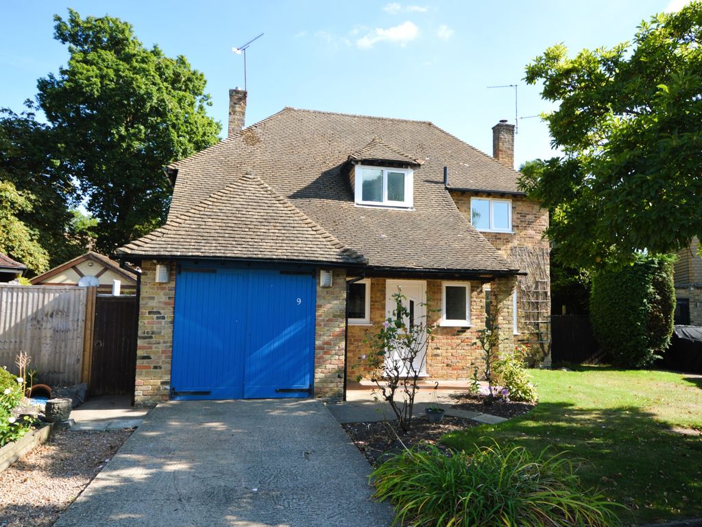 3 bed detached house for sale in Foxhill Crescent, Camberley GU15, £600,000