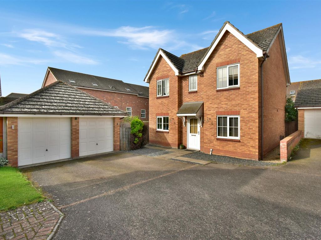 4 bed detached house for sale in Herbert Close, Sudbury CO10, £425,000