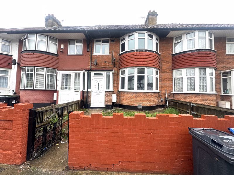 3 bed terraced house to rent in Chichester Road, London N9, £1,900 pcm