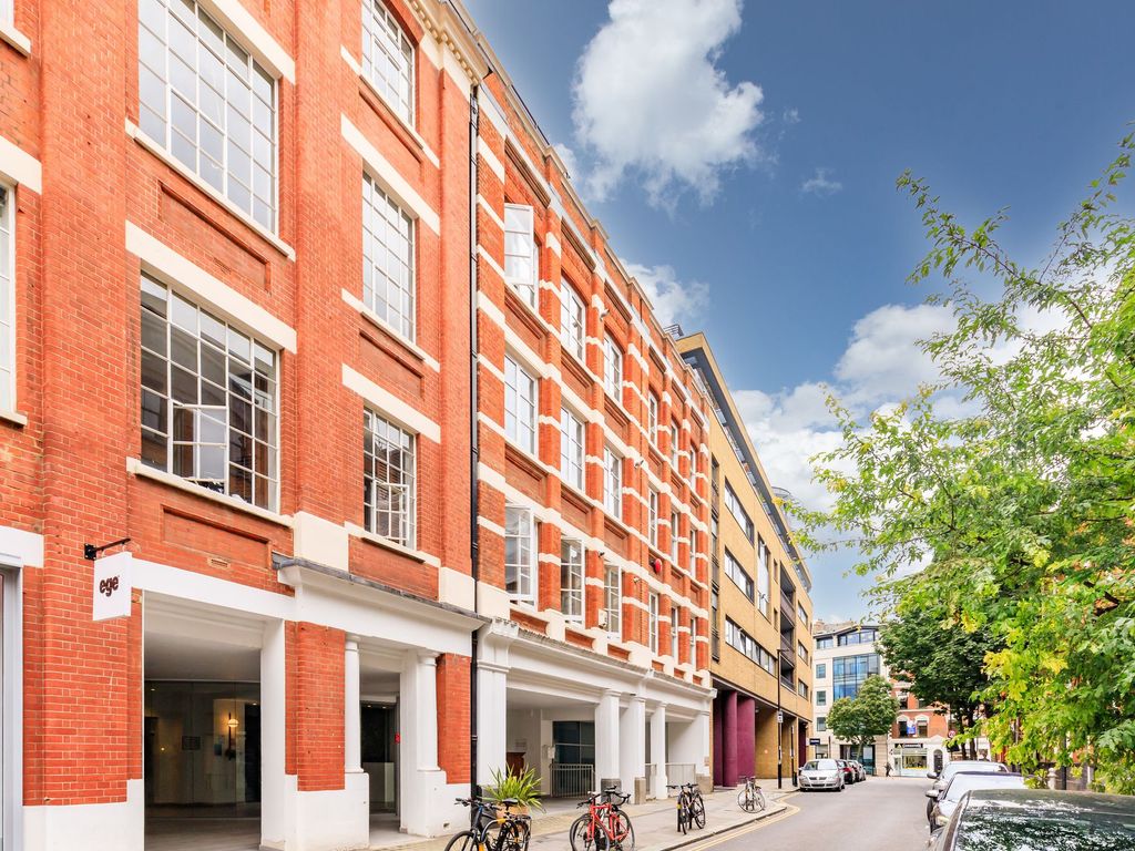 1 bed flat for sale in Britton Street, London EC1M, £695,000