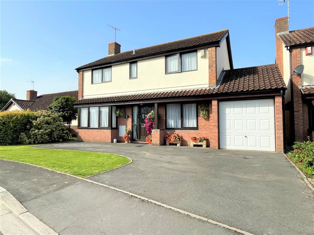 4 bed detached house for sale in Boundary Close, Weston-Super-Mare BS23, £395,000