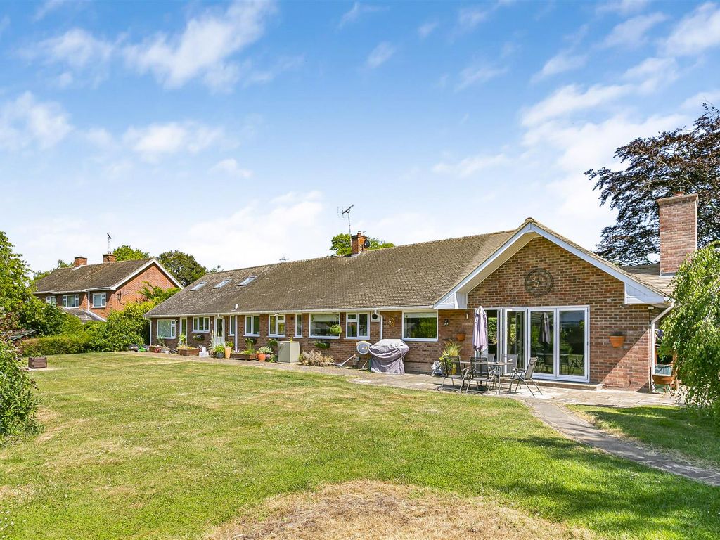 5 bed property for sale in High Street, Little Eversden, Cambridge CB23, £950,000