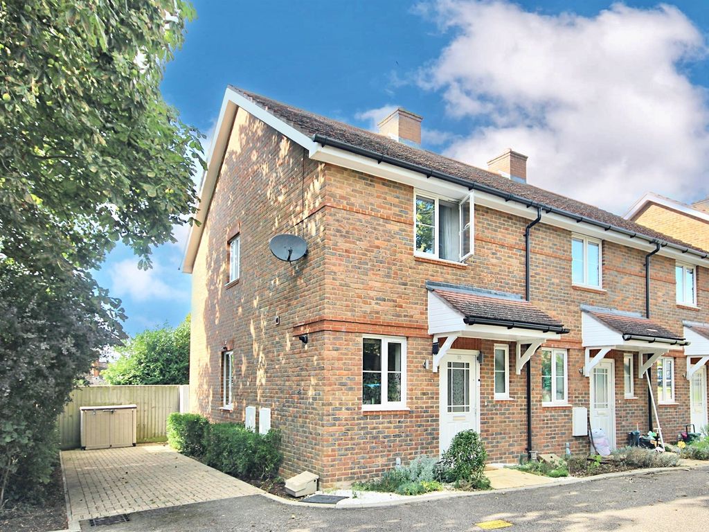 2 bed end terrace house for sale in Kite Close, Wendover, Aylesbury HP22, £375,000