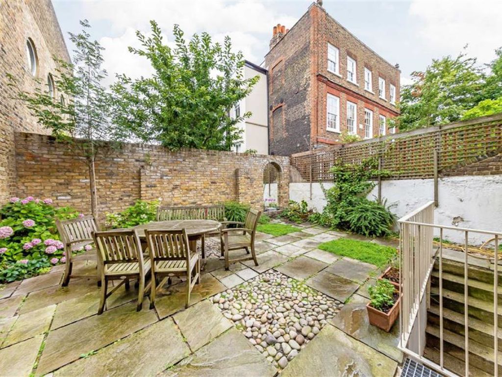 4 bed property to rent in Upper Mall, London W6, £7,583 pcm