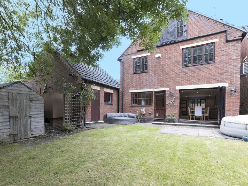 4 bed detached house for sale in Commanders Close, Lighthorne Heath, Leamington Spa CV33, £450,000