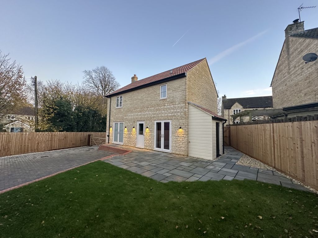 3 bed detached house for sale in Barnes Close, Corston, Malmesbury, Wiltshire SN16, £475,000
