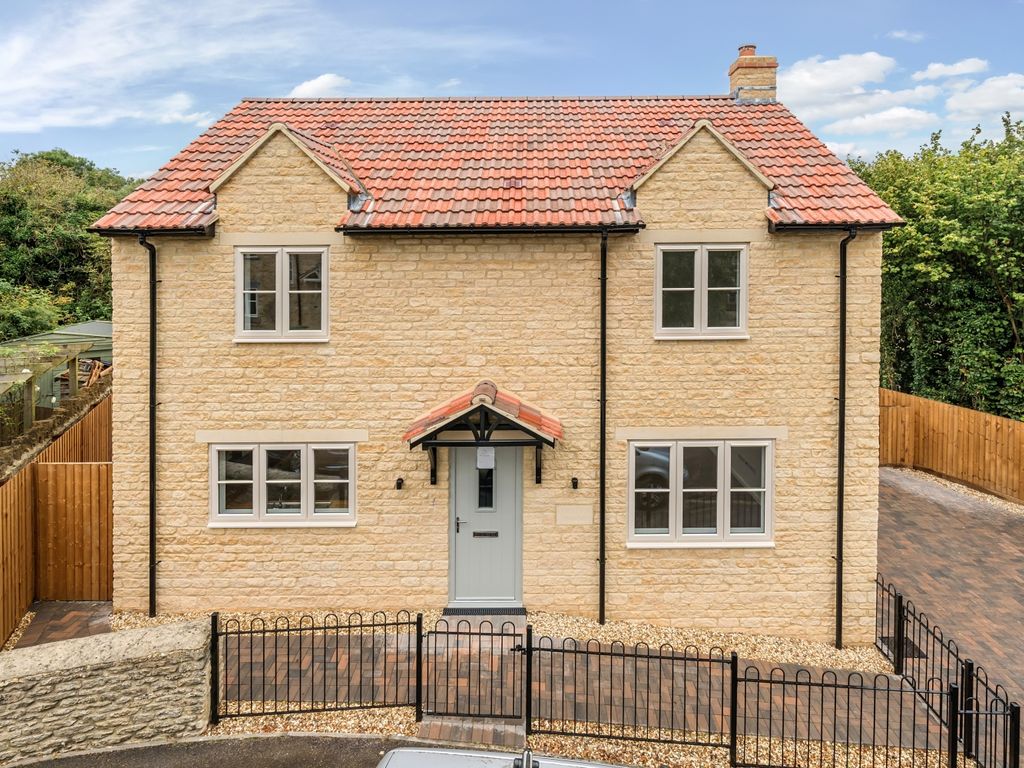 3 bed detached house for sale in Barnes Close, Corston, Malmesbury, Wiltshire SN16, £475,000