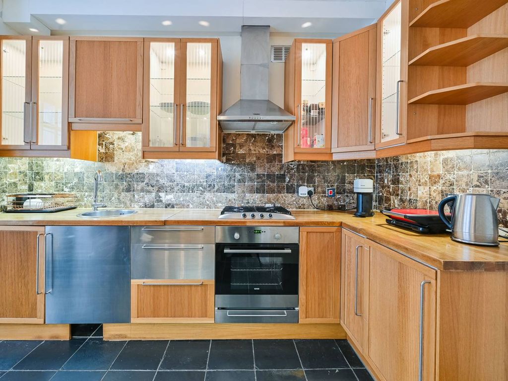 1 bed flat for sale in Broad Court, Covent Garden, London WC2B, £1,000,000