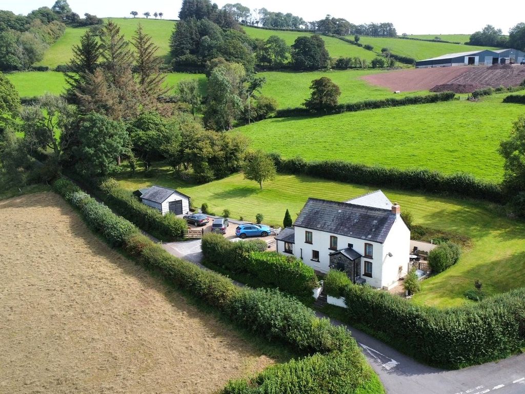 3 bed detached house for sale in Sennybridge, Brecon, Powys LD3, £535,000