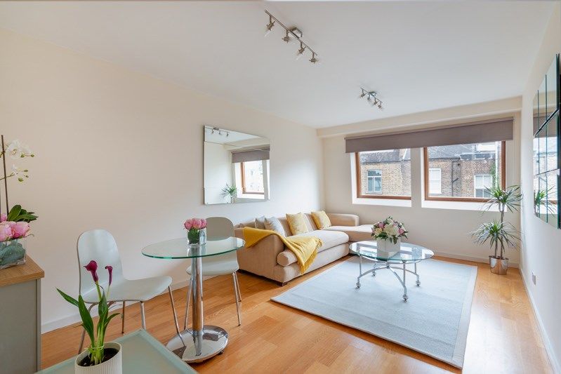 1 bed flat for sale in Glenthorne Road, Hammersmith, London W6, £400,000