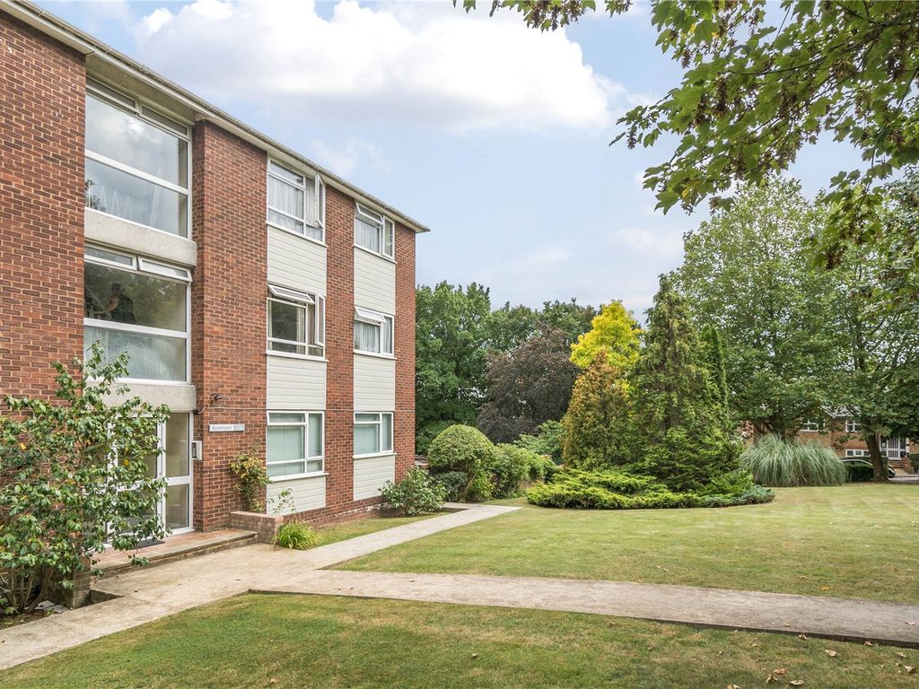 2 bed flat for sale in Lyonsdown Road, New Barnet, Barnet EN5, £375,000