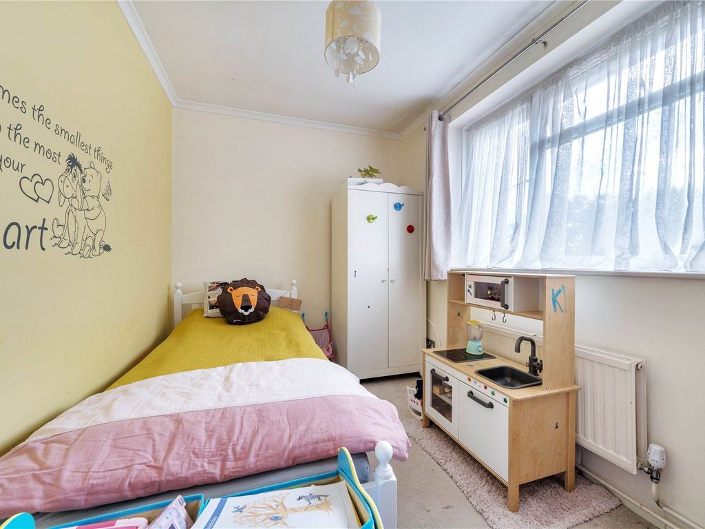 2 bed flat for sale in Lyonsdown Road, New Barnet, Barnet EN5, £375,000
