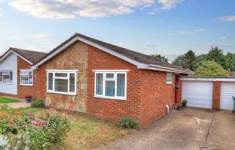 2 bed detached bungalow for sale in Beech Close, Stokenchurch, High Wycombe HP14, £365,000