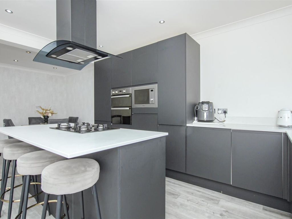2 bed end terrace house for sale in Whittington Avenue, Hayes UB4, £464,950