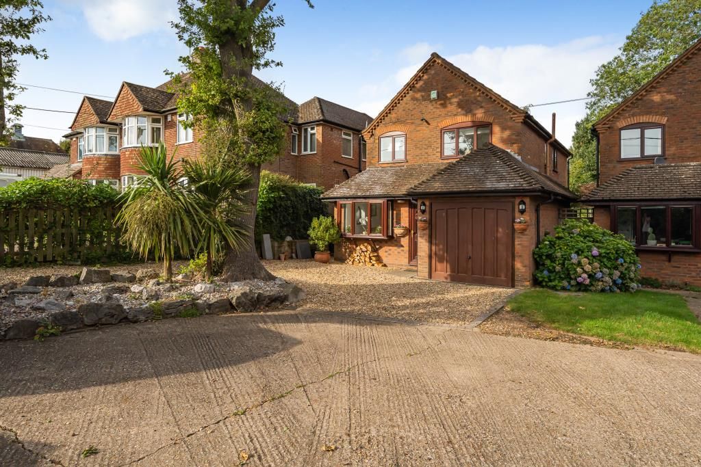 4 bed detached house for sale in Stokenchurch, Buckinghamshire HP14, £700,000