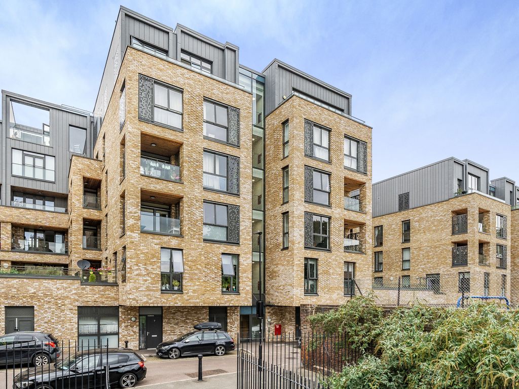 1 bed flat for sale in Clifford House, 9 Bardsley Lane, Greenwich SE10, £425,000