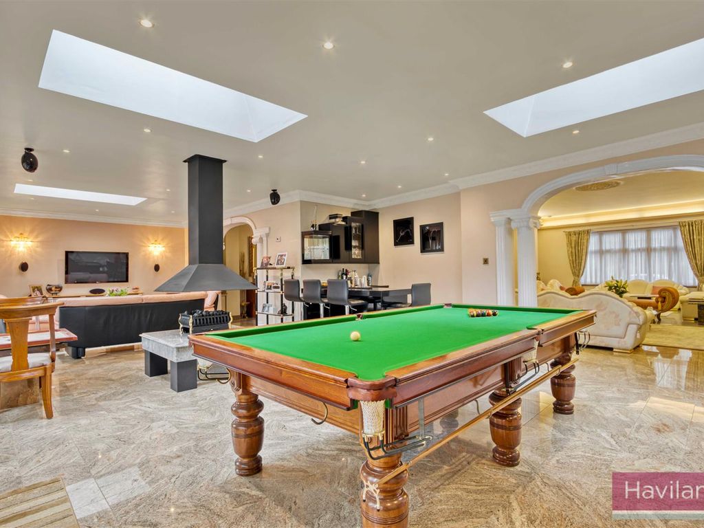 7 bed detached house for sale in Broad Walk, Winchmore Hill N21, £3,850,000