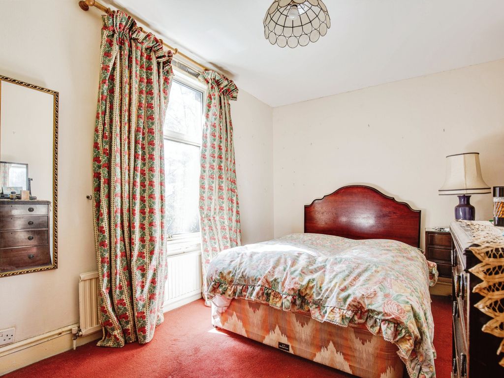 2 bed flat for sale in First Floor Flat, 33 Malvern Road, London NW6, £350,000
