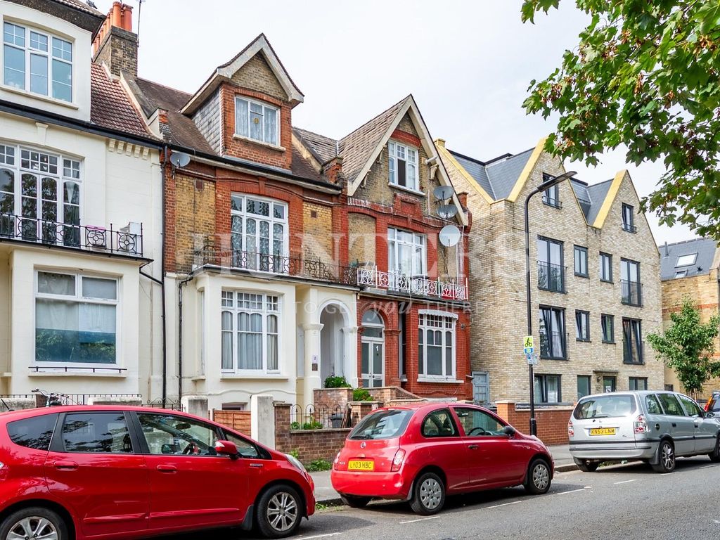 1 bed flat for sale in West Bank, London N16, £550,000
