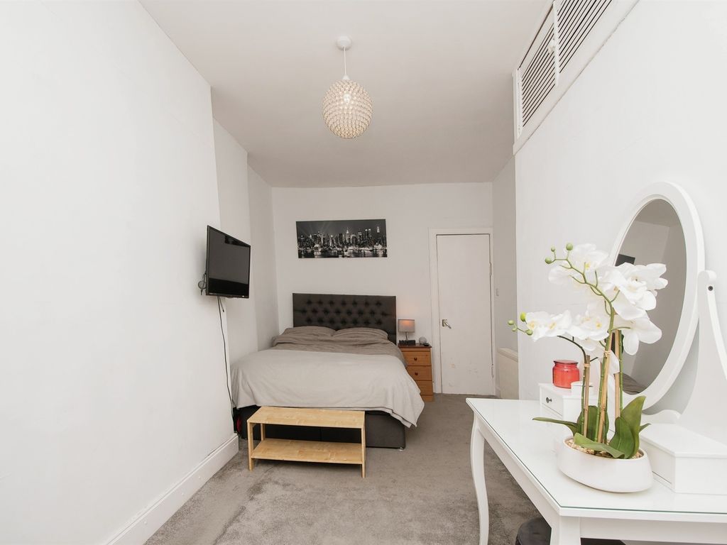1 bed flat for sale in Calder Street, Lochwinnoch PA12, £70,000