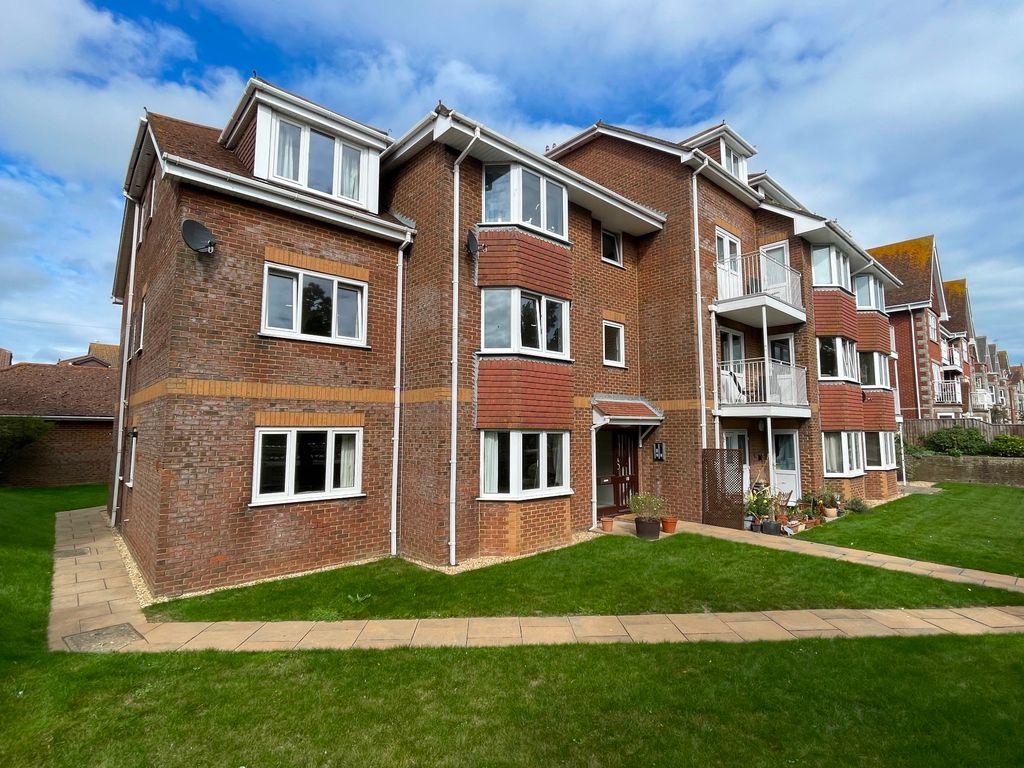 3 bed flat for sale in Gilbert Road, Swanage BH19, £380,000