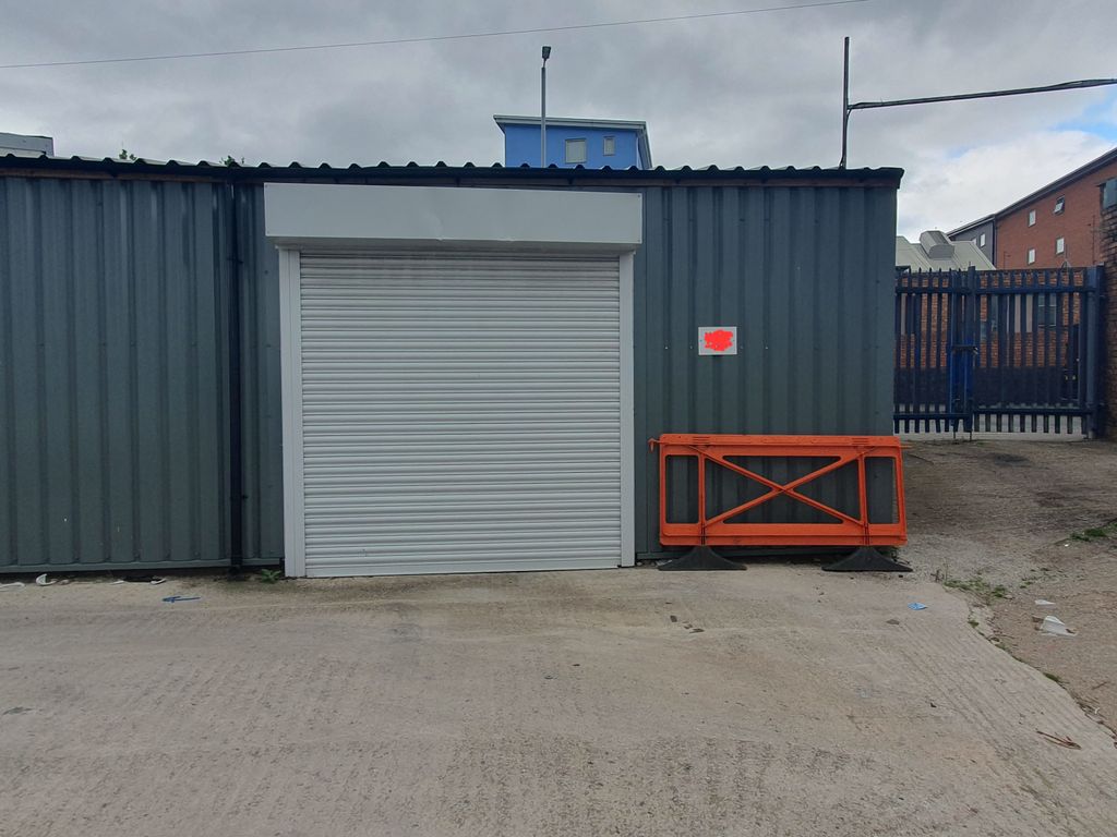 Warehouse to let in Rollingmill St, Walsall WS2, £4,200 pa