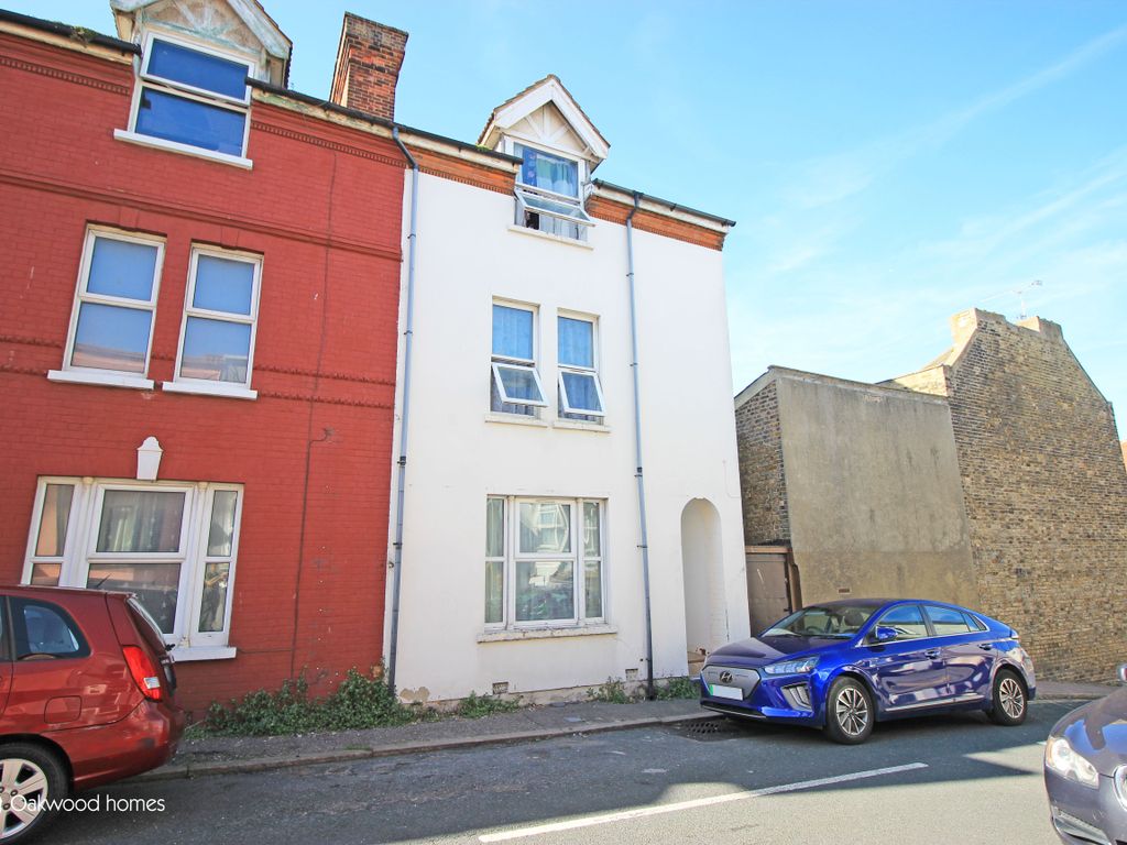 4 bed end terrace house for sale in Bath Place, Margate CT9, £340,000
