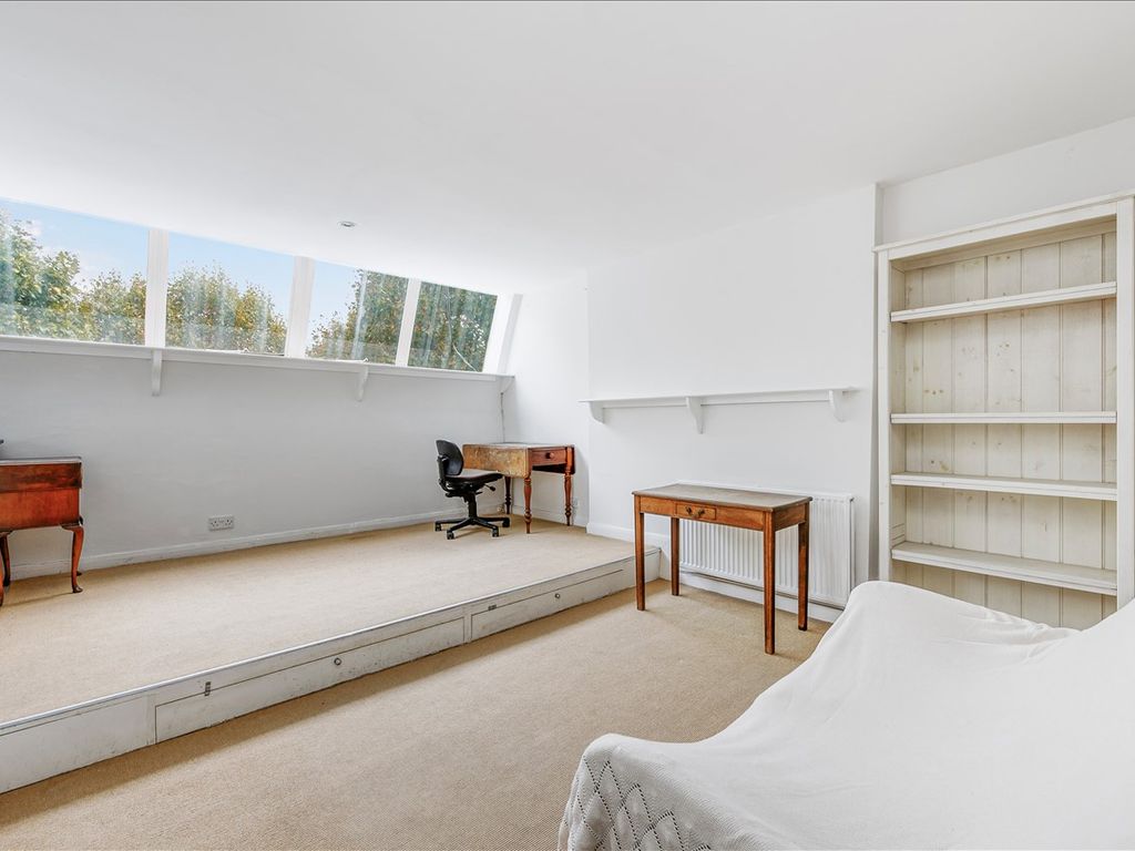 1 bed flat for sale in Hammersmith Grove, London W6, £475,000