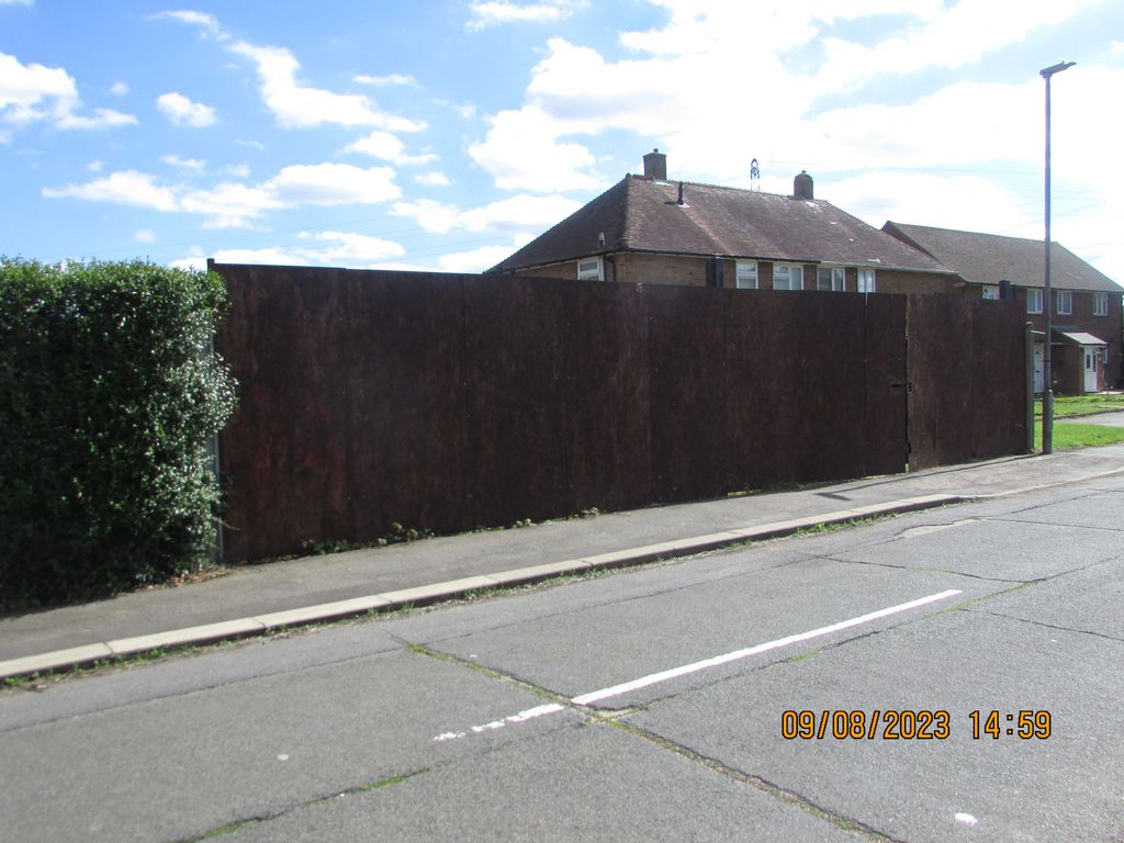 Land to let in Southdrift Way, Luton, Bedfordshire LU1, £12,000 pa