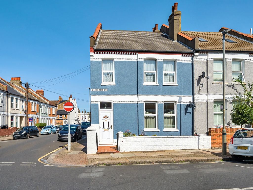 3 bed maisonette for sale in Gilbey Road, London SW17, £400,000
