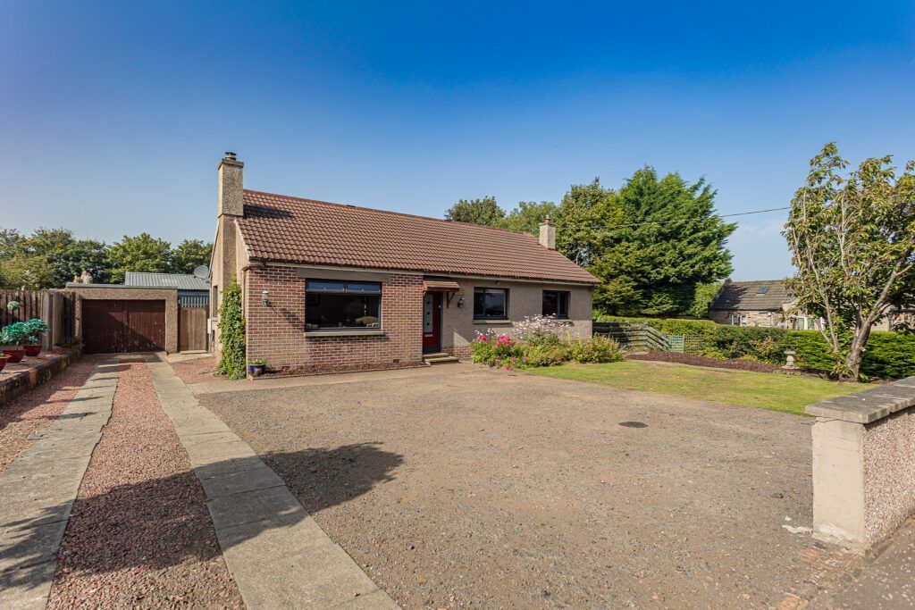 4 bed detached bungalow for sale in Ard Peaton, Carriden Brae, Bo’Ness EH51, £380,000