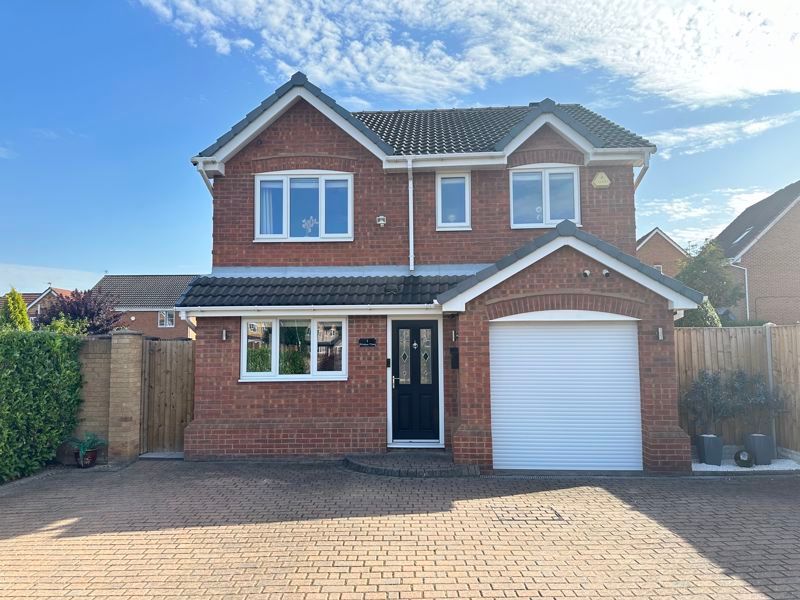 4 bed detached house for sale in Windsor Close, Normanton WF6, £375,000