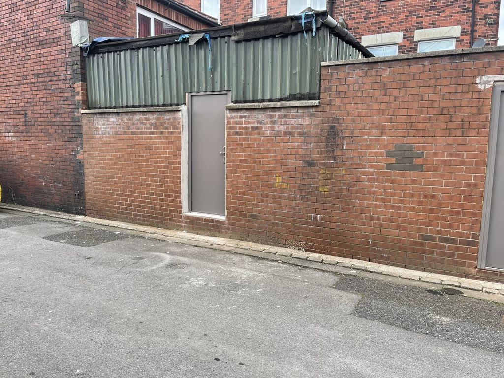 Warehouse to let in Tonge Moor Road, Bolton BL2, £4,800 pa