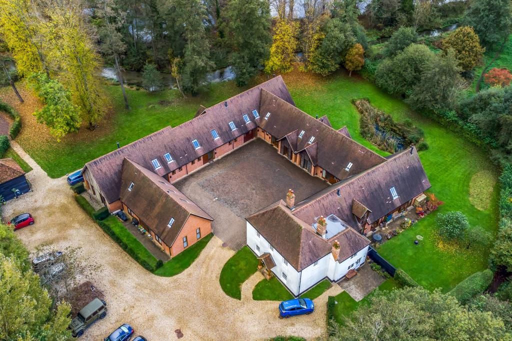 3 bed terraced house for sale in Speen, Newbury, West Berkshire RG20, £600,000