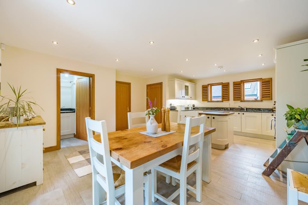 3 bed terraced house for sale in Speen, Newbury, West Berkshire RG20, £600,000
