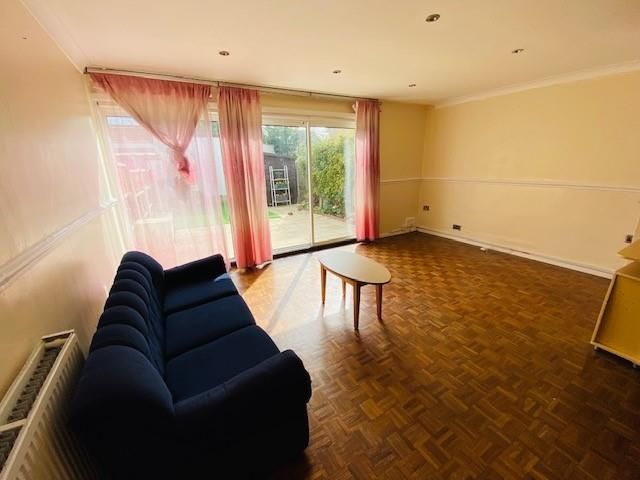 3 bed terraced house for sale in Brierley Close, London SE25, £365,000