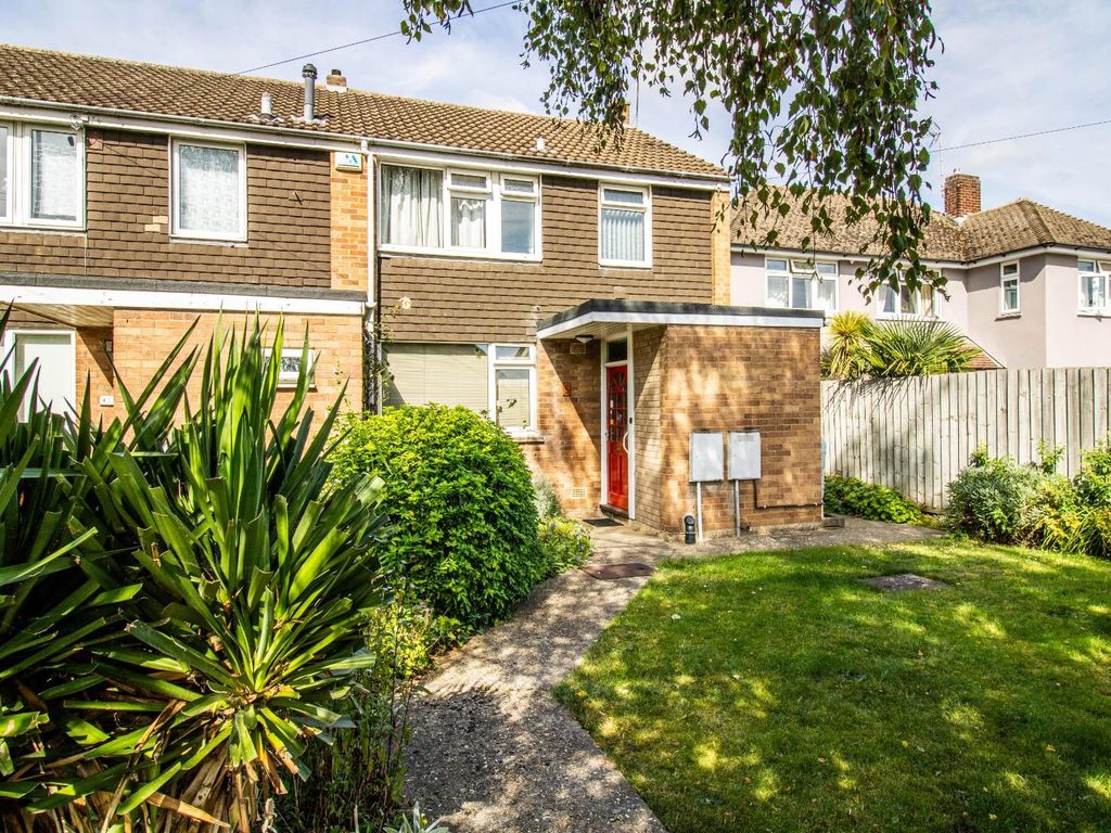 3 bed end terrace house for sale in Birch Close, Cambridge CB4, £425,000