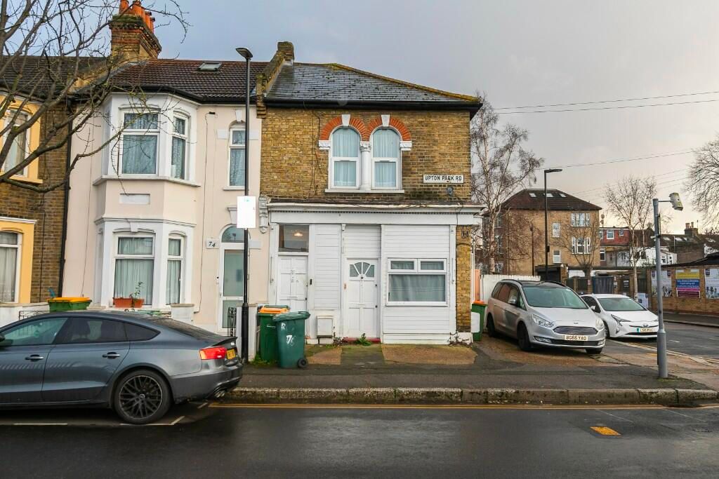 2 bed end terrace house for sale in Upton Park Road, London E7, £520,000