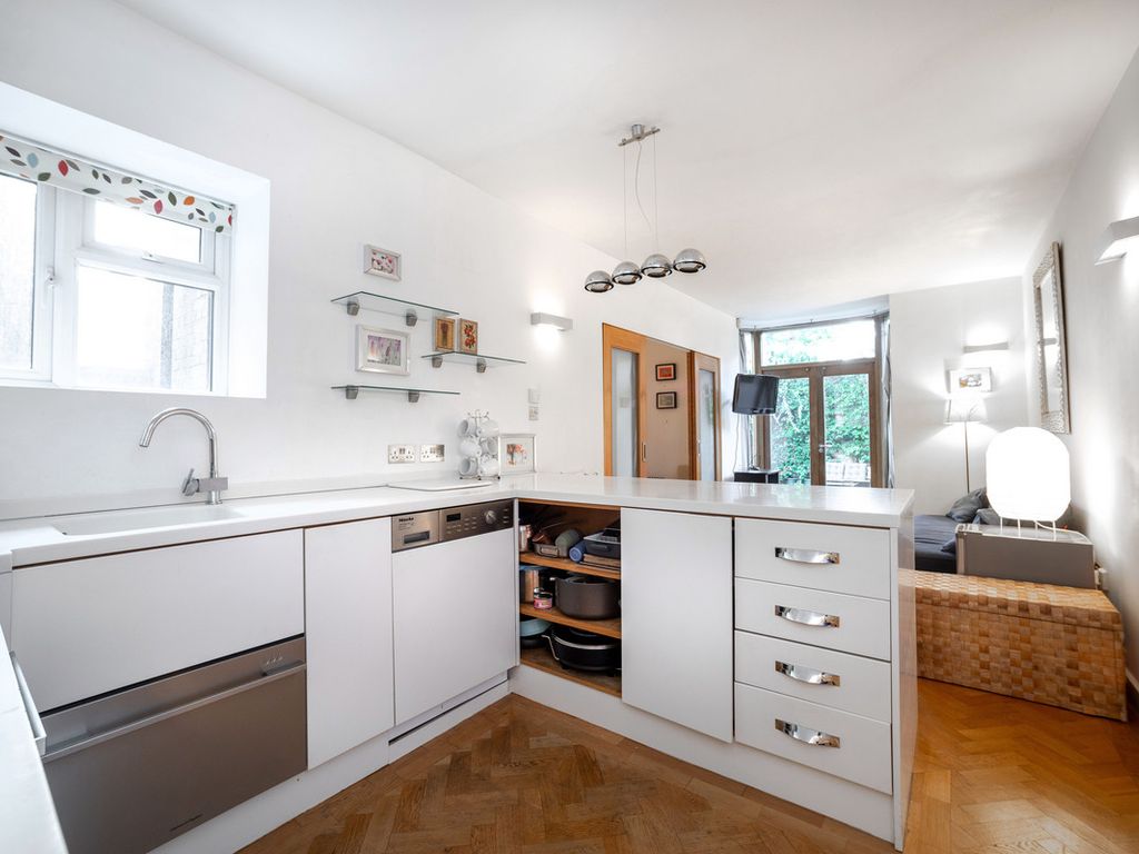 1 bed flat for sale in Cheyne Place, London SW3, £675,000