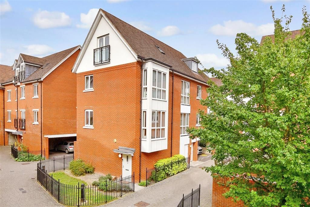 3 bed town house for sale in City Wall Avenue, Canterbury, Kent CT1, £425,000