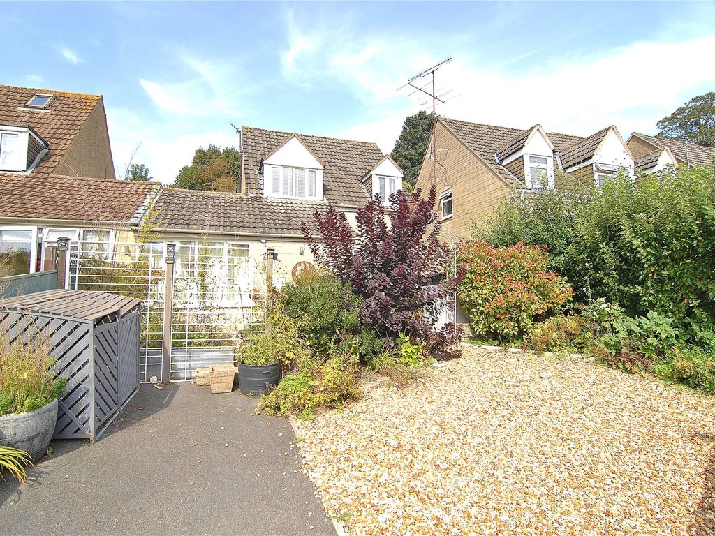 3 bed link-detached house for sale in Sandford Leaze, Avening, Tetbury, Gloucestershire GL8, £375,000